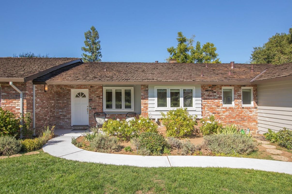 Exterior, Facade, Brick Facade, Ranch