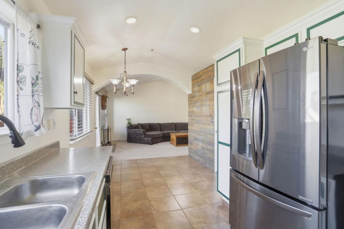 Chandelier, Interior, Kitchen, Recessed Lighting, Stainless Steel Appliances
