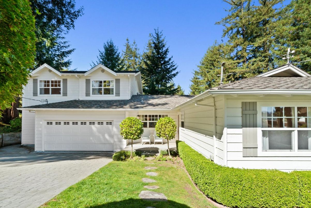 Attached, Exterior, Facade, Ranch