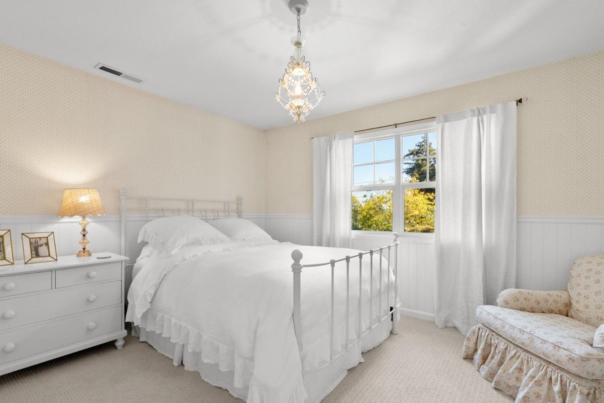 Bedroom, Chandelier, Interior, Pendant Lights