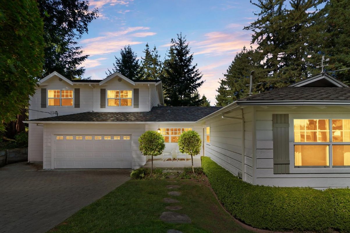 Attached, Exterior, Facade, Ranch
