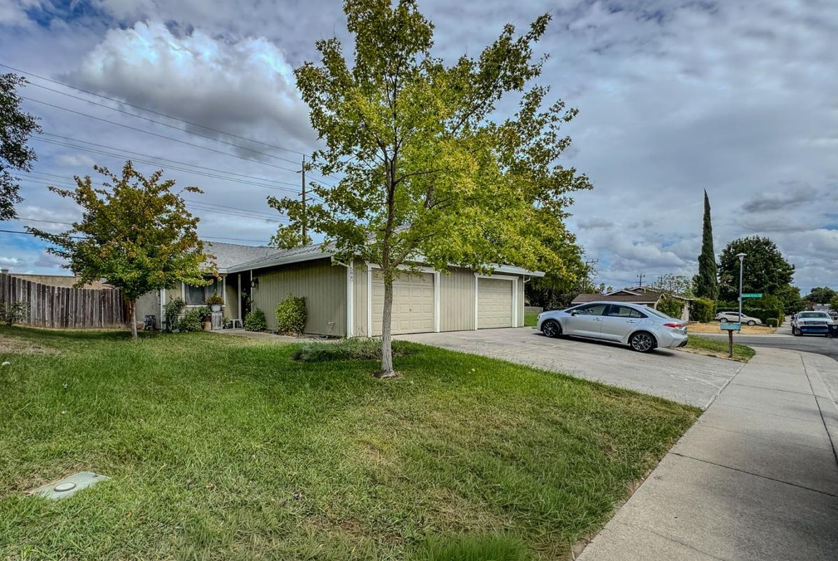 Backyard, Detached Garage, Exterior