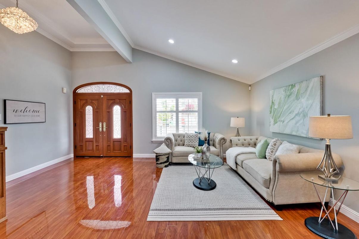 Interior, Living room, Recessed Lighting, Wood Texture Flooring