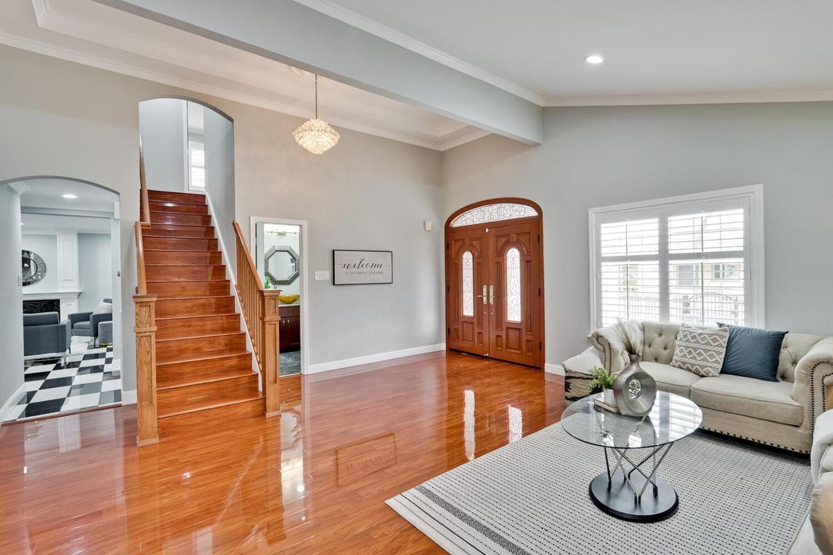 Chandelier, Interior, Living room, Recessed Lighting, Wood Texture Flooring