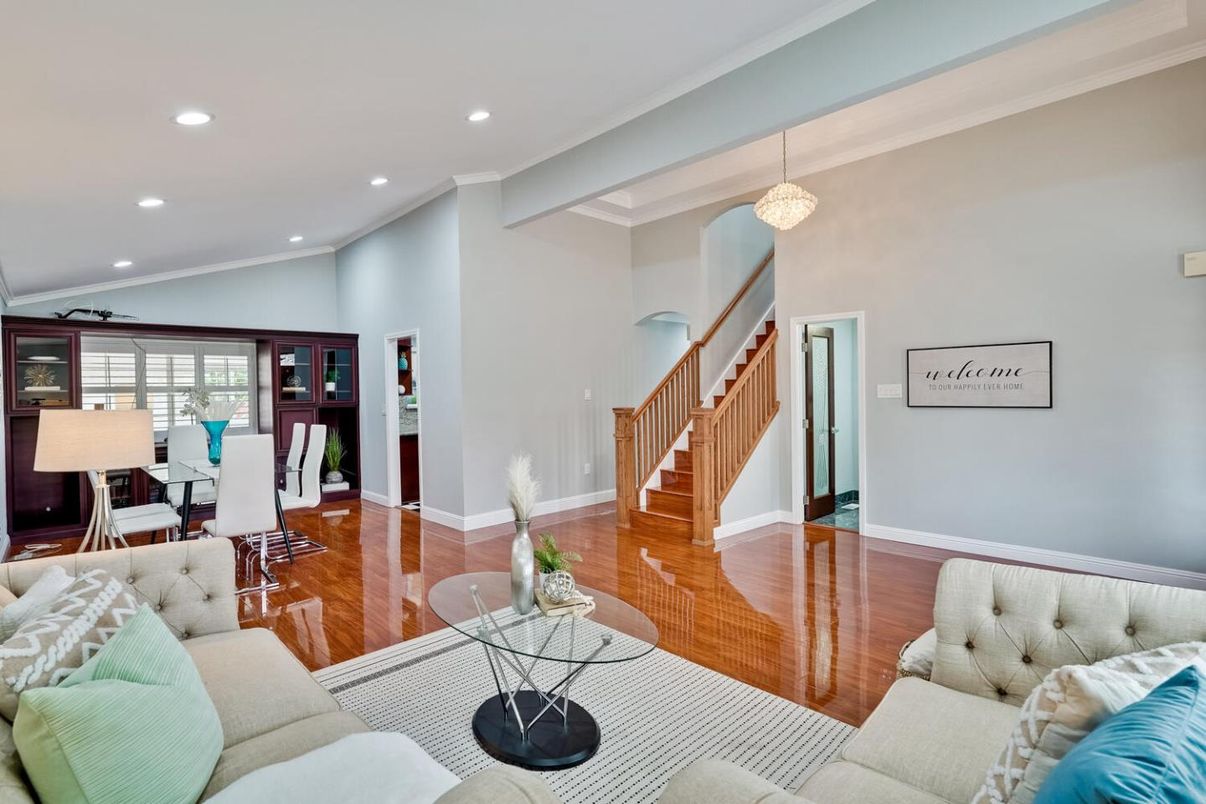 Dining room, Interior, Living room, Pendant Lights, Recessed Lighting, Wood Texture Flooring