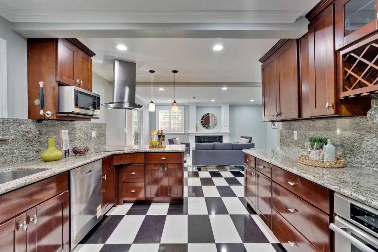 Interior, Kitchen, Living room, Pendant Lights, Recessed Lighting, Stainless Steel Appliances
