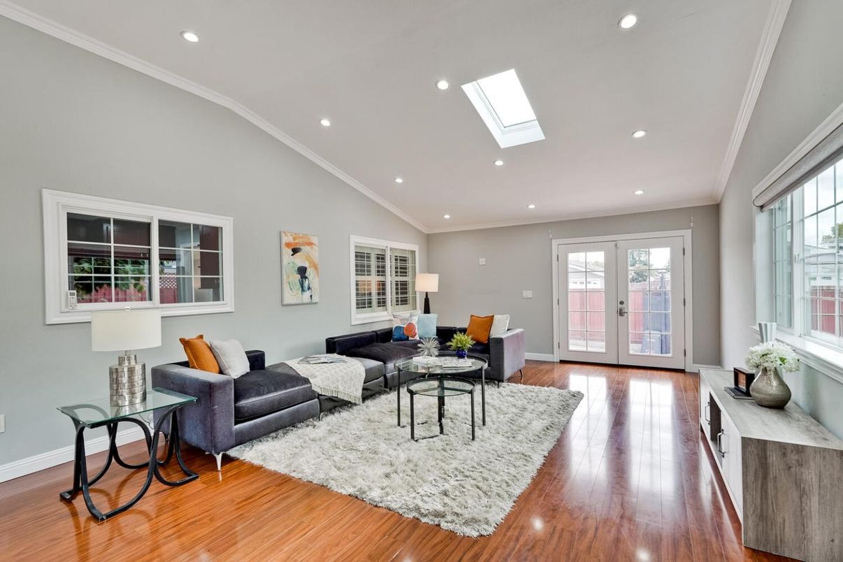Interior, Living room, Recessed Lighting, Wood Texture Flooring