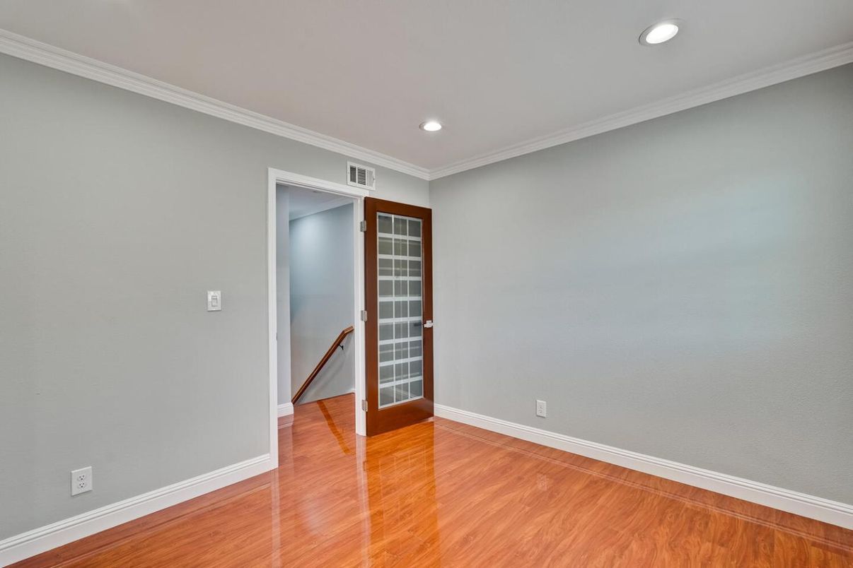 Empty room, Interior, Recessed Lighting, Wood Texture Flooring