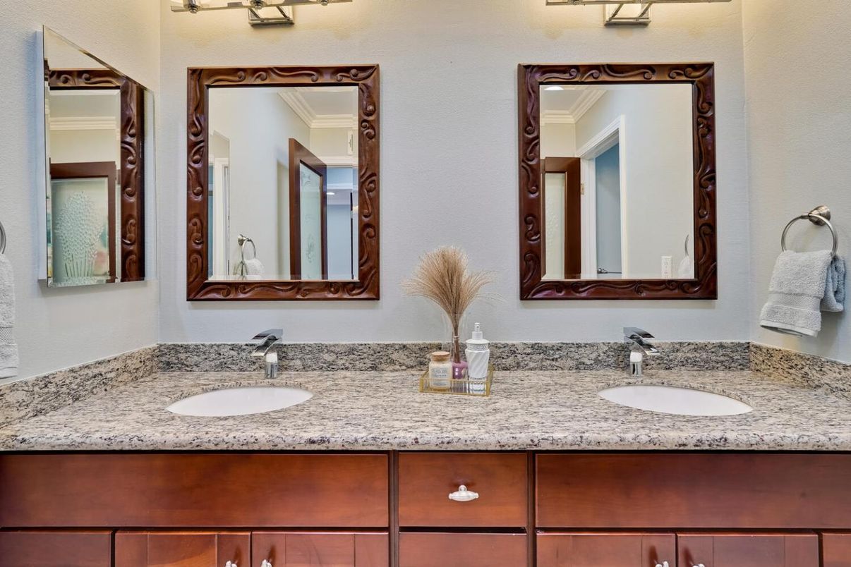 Bathroom, Dual Sink Vanities, Interior