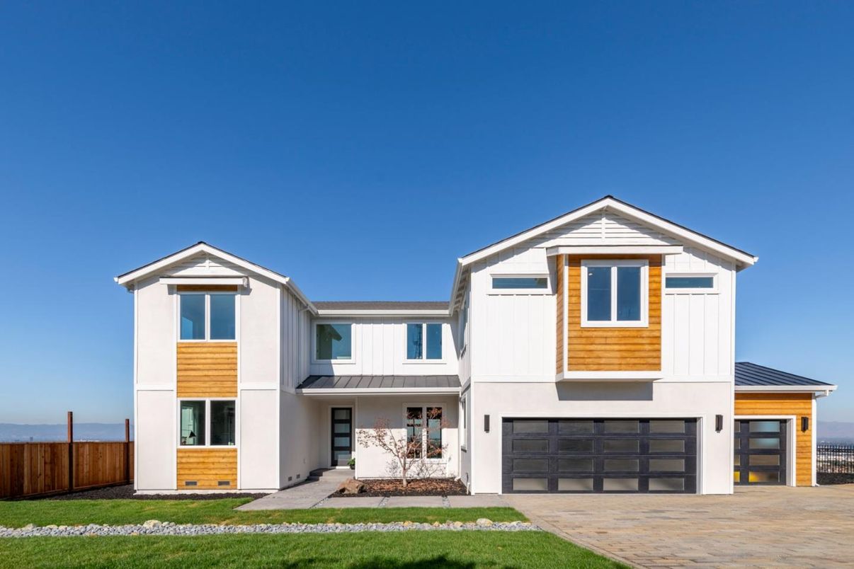 Attached, Exterior, Facade, Farmhouse