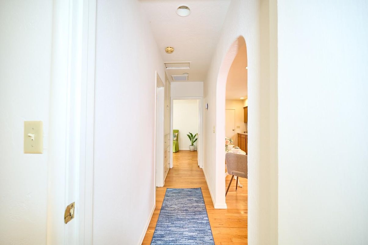 Interior, Recessed Lighting, Wood Texture Flooring