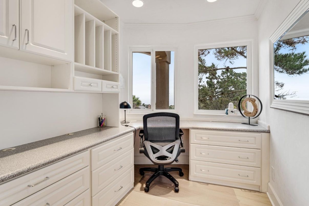 Home Office, Interior, Recessed Lighting, Wood Texture Flooring