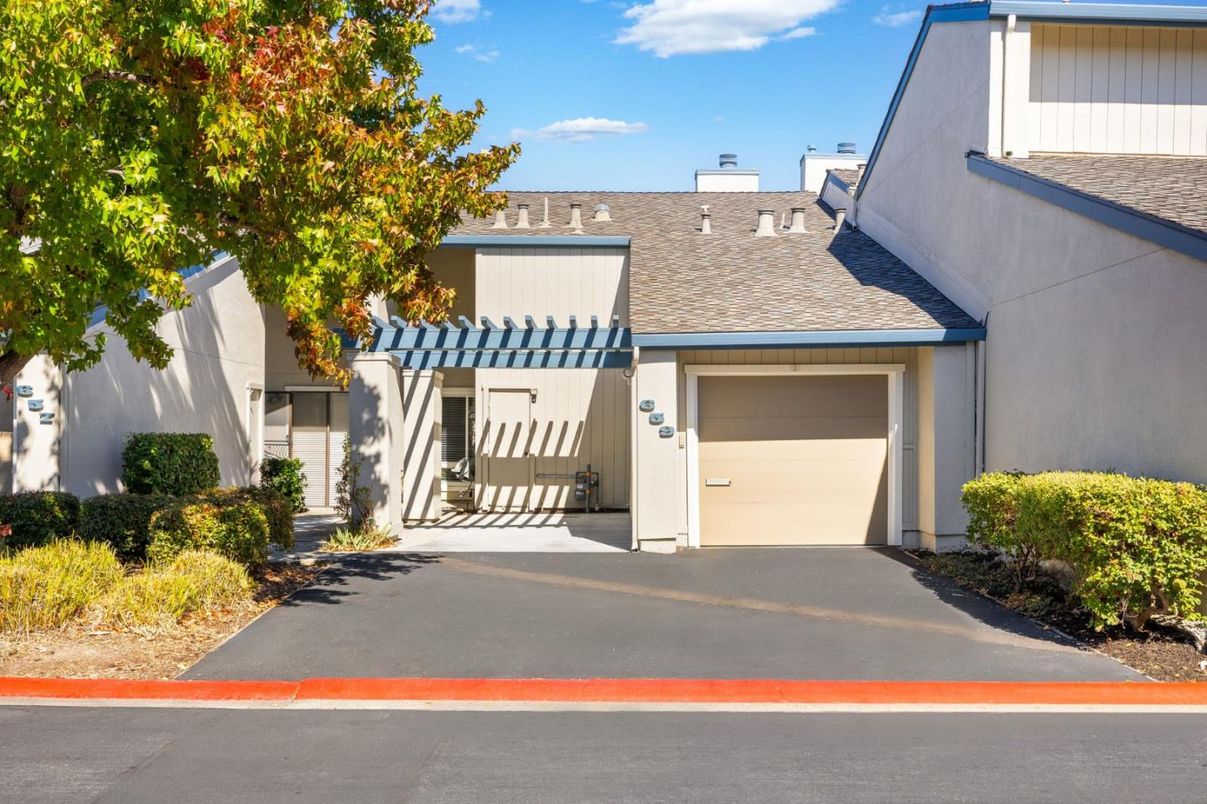 Attached, Exterior, Facade, Farmhouse