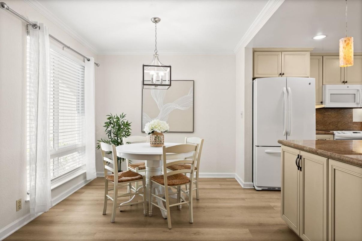 Dining room, Interior, Kitchen, Pendant Lights, Recessed Lighting, Wood Texture Flooring