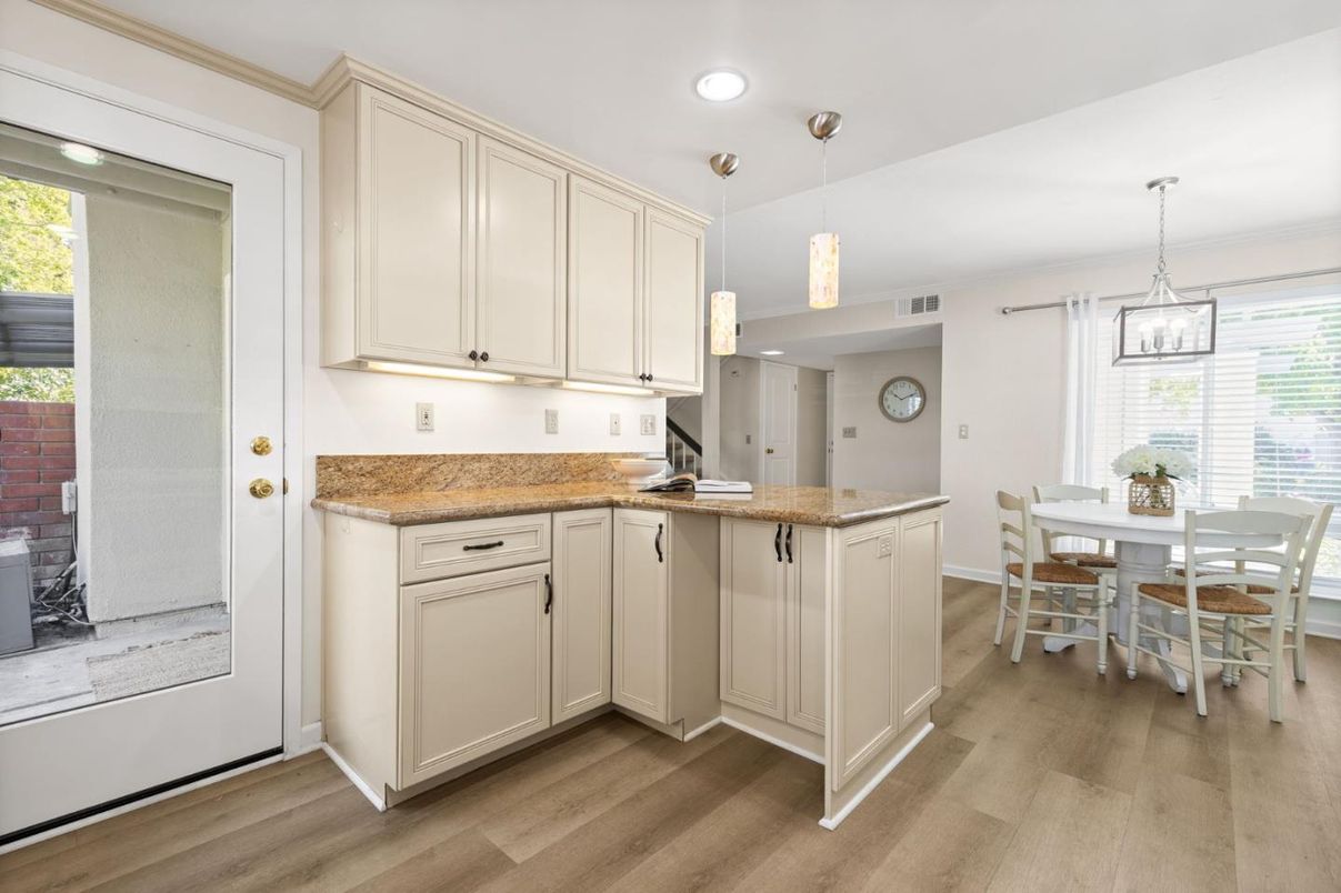 Dining room, Interior, Kitchen, Pendant Lights, Recessed Lighting, Wood Texture Flooring