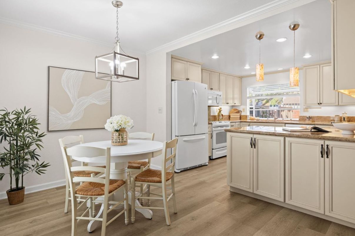 Dining room, Interior, Kitchen, Pendant Lights, Recessed Lighting, Wood Texture Flooring