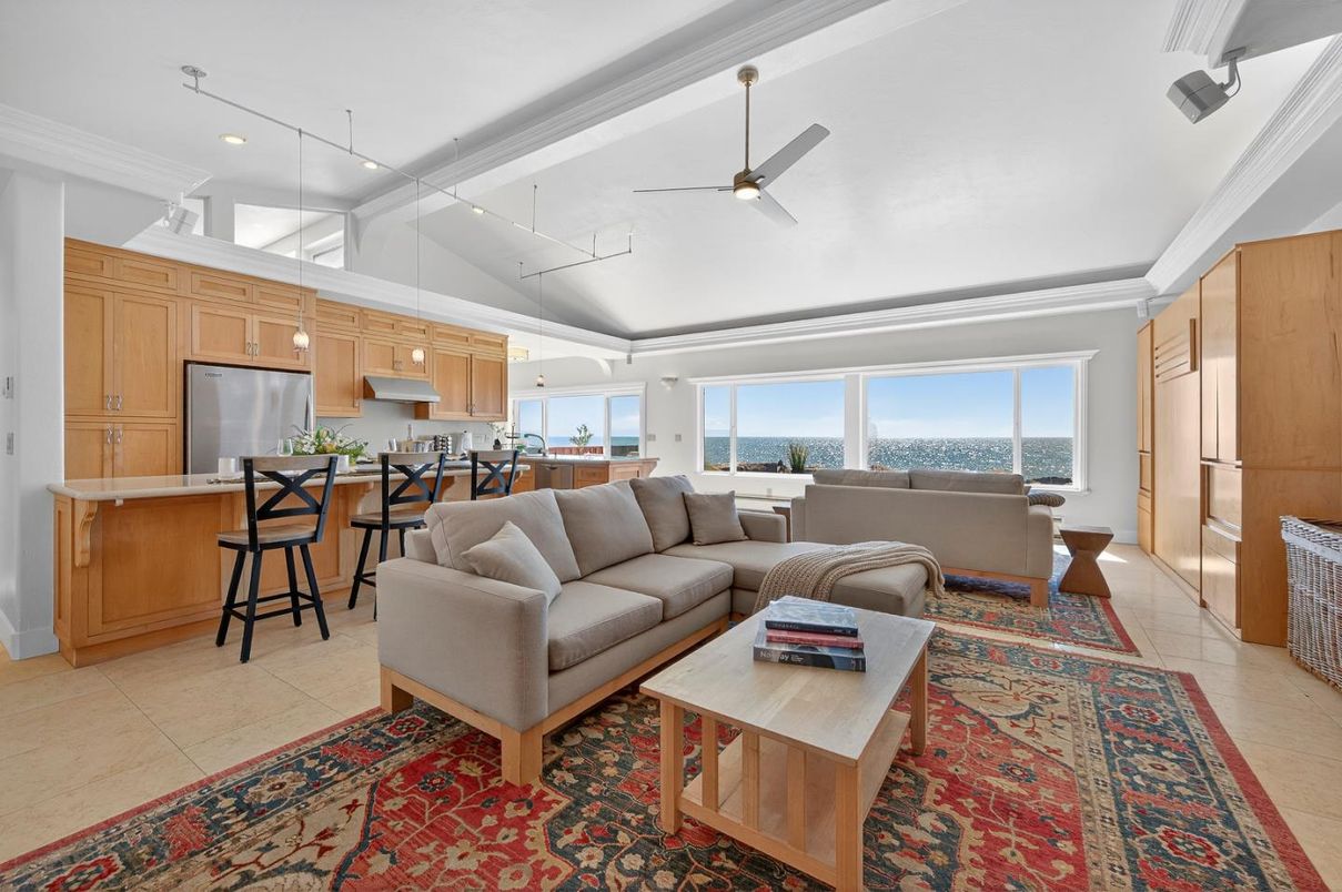 Interior, Kitchen, Living room, Pendant Lights, Recessed Lighting, Stainless Steel Appliances, Water