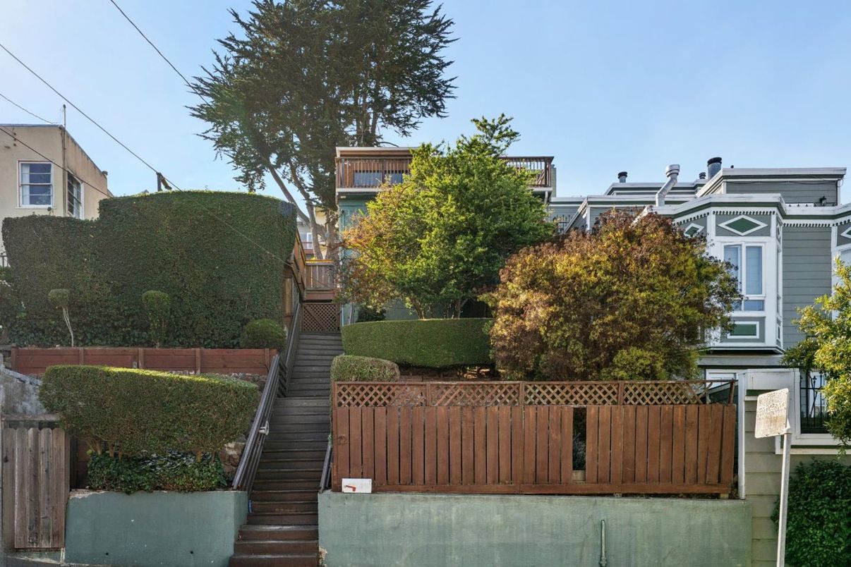 Exterior, Facade, None