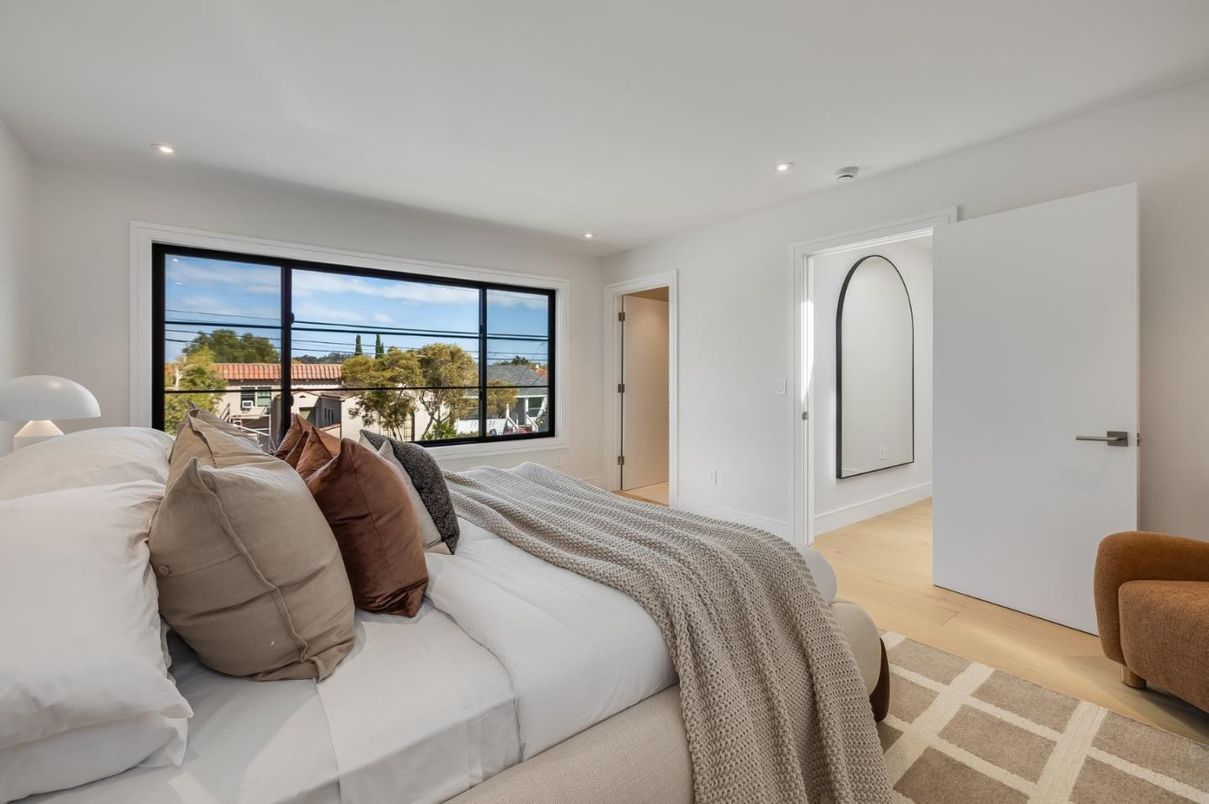 Bedroom, Interior, Recessed Lighting, Water, Wood Texture Flooring