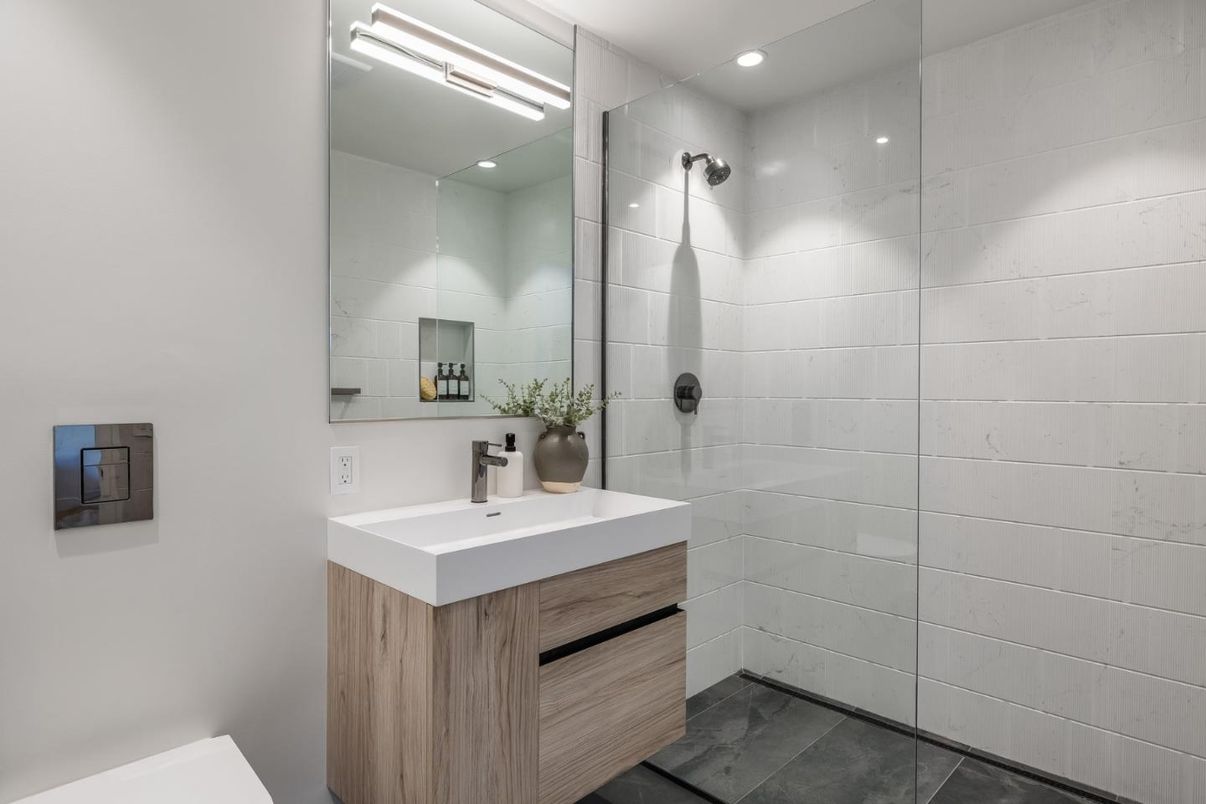 Bathroom, Interior, Recessed Lighting