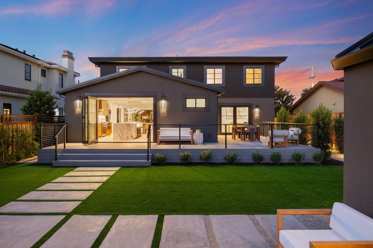 Backyard, Exterior, Facade, Modern