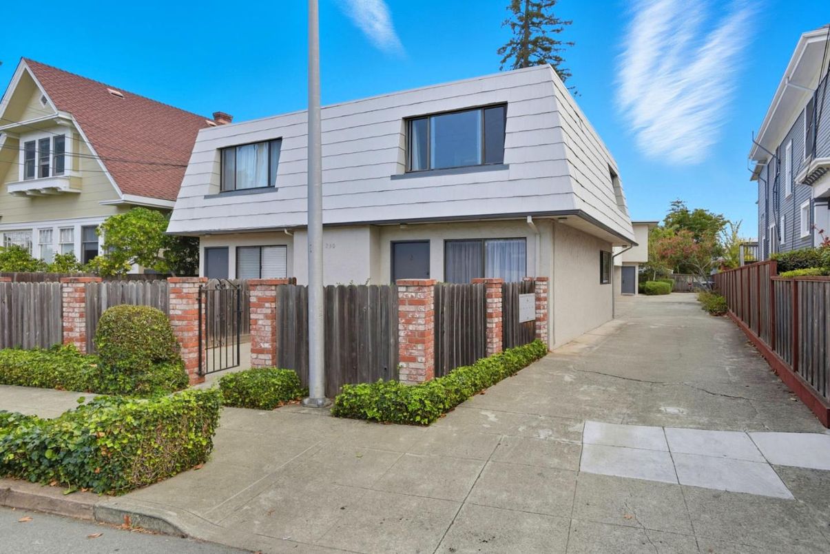 Attached, Exterior, Facade, Rowhouse