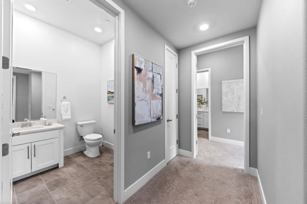 Bathroom, Dual Sink Vanities, Interior, Recessed Lighting