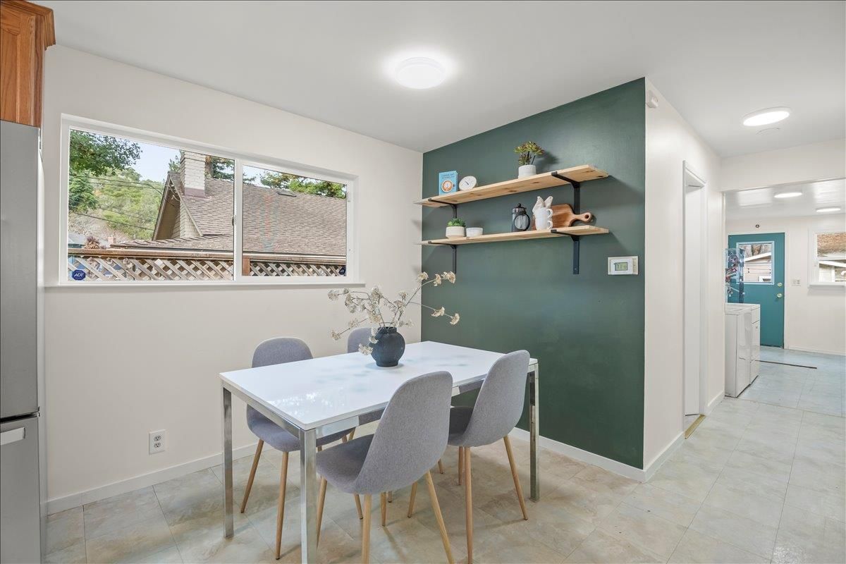 Dining room, Interior, Recessed Lighting