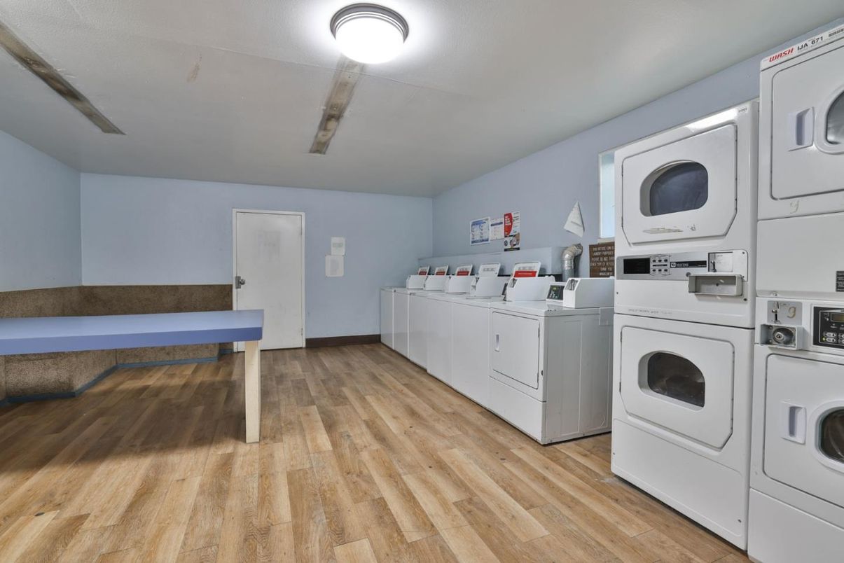 Interior, Utility Closets, Washer, Wood Texture Flooring
