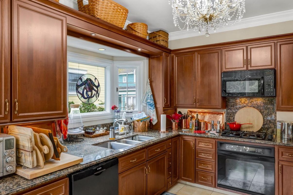 Chandelier, Interior, Kitchen
