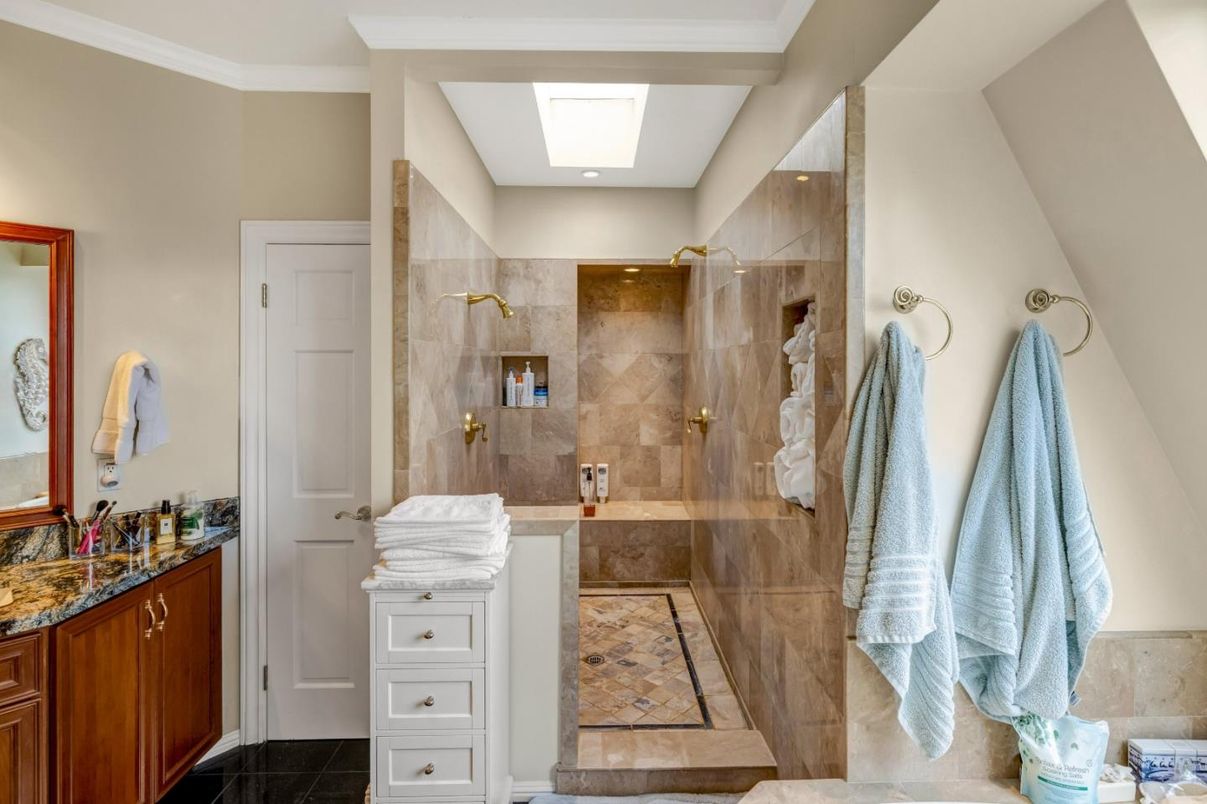Bathroom, Interior, Recessed Lighting