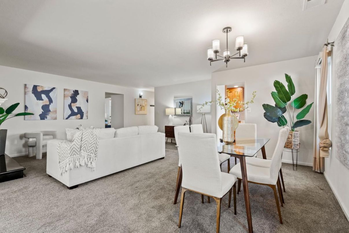 Chandelier, Dining room, Interior, Living room