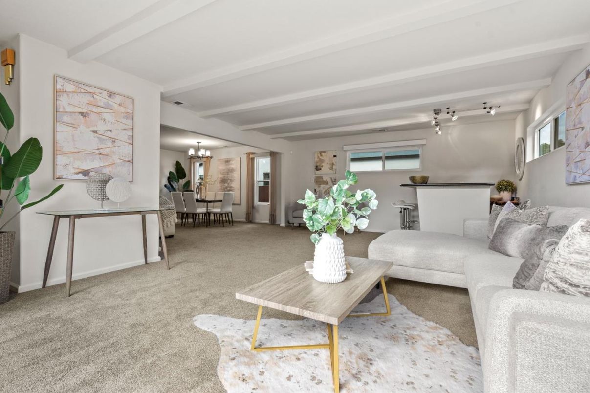 Chandelier, Dining room, Interior, Living room