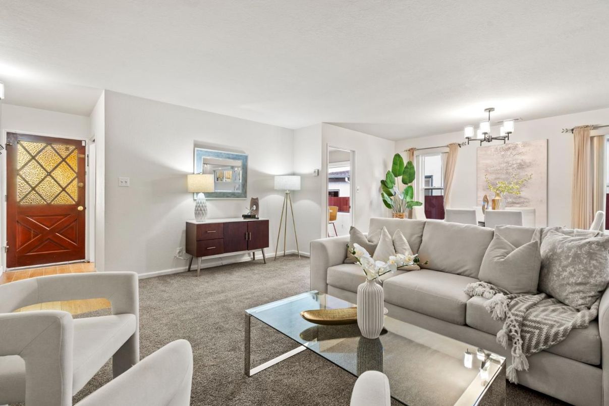 Chandelier, Dining room, Interior, Living room