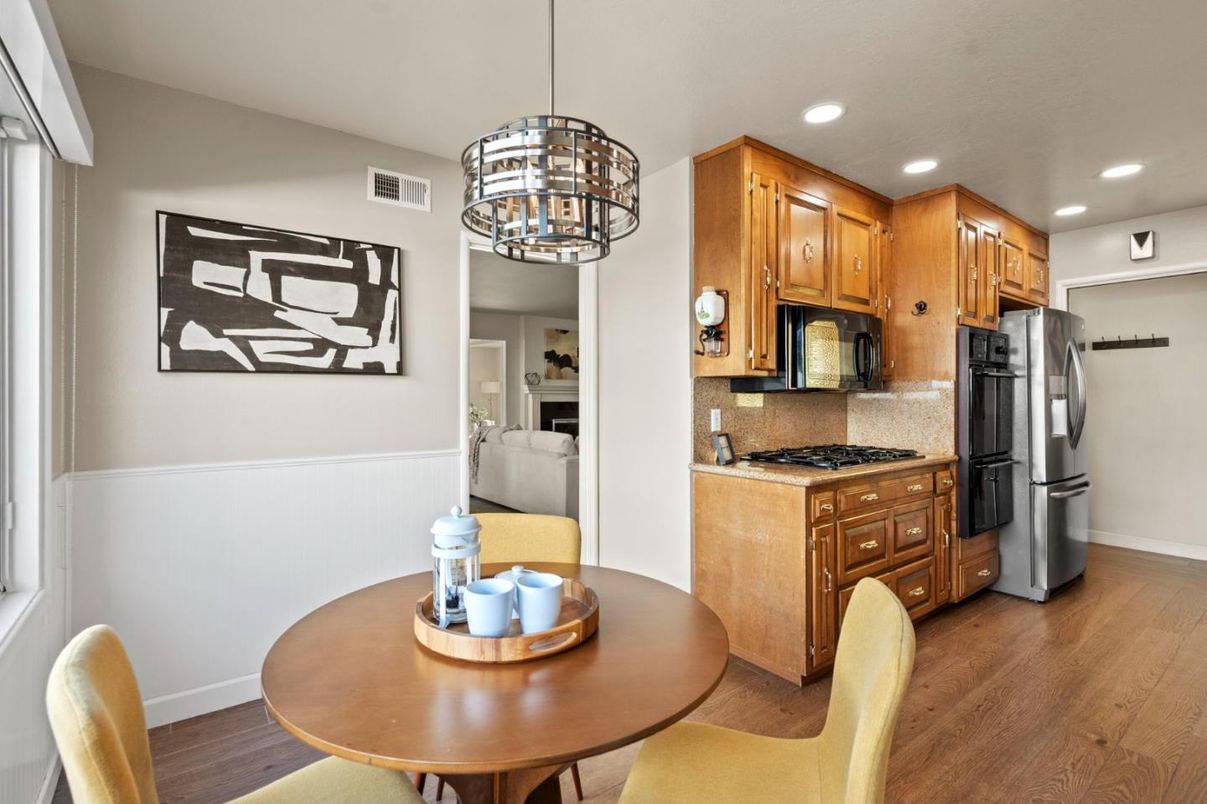 Chandelier, Dining room, Interior, Kitchen, Pendant Lights, Recessed Lighting, Wood Texture Flooring