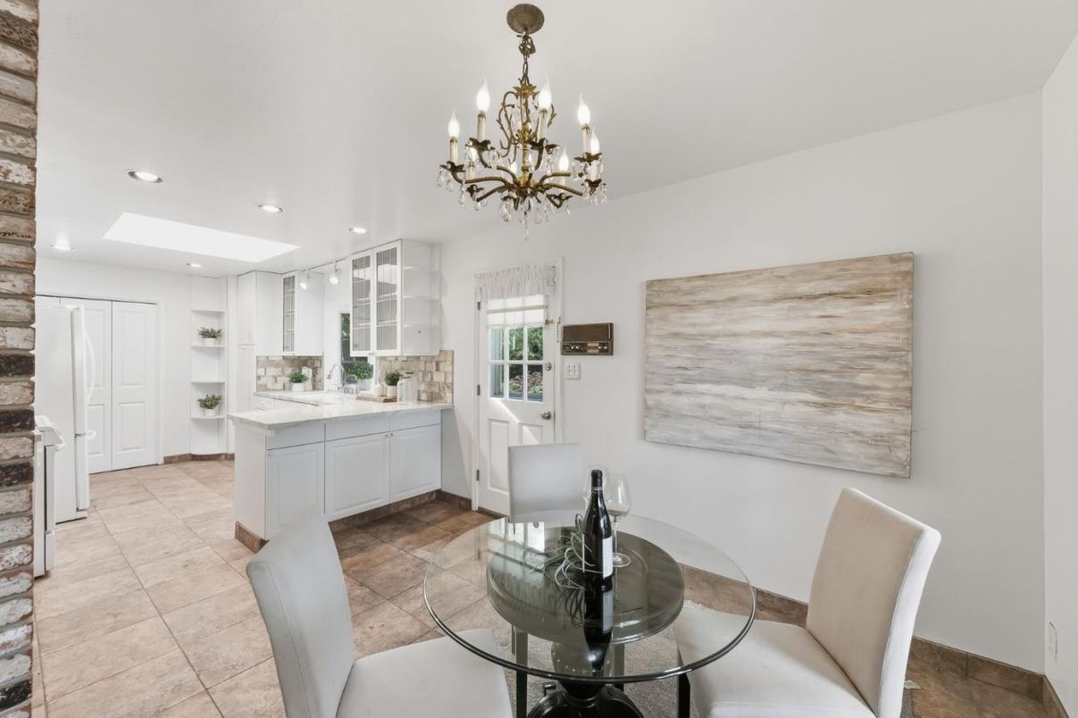 Chandelier, Dining room, Interior, Kitchen, Recessed Lighting