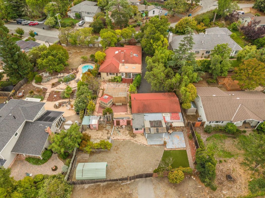 Exterior, Drone