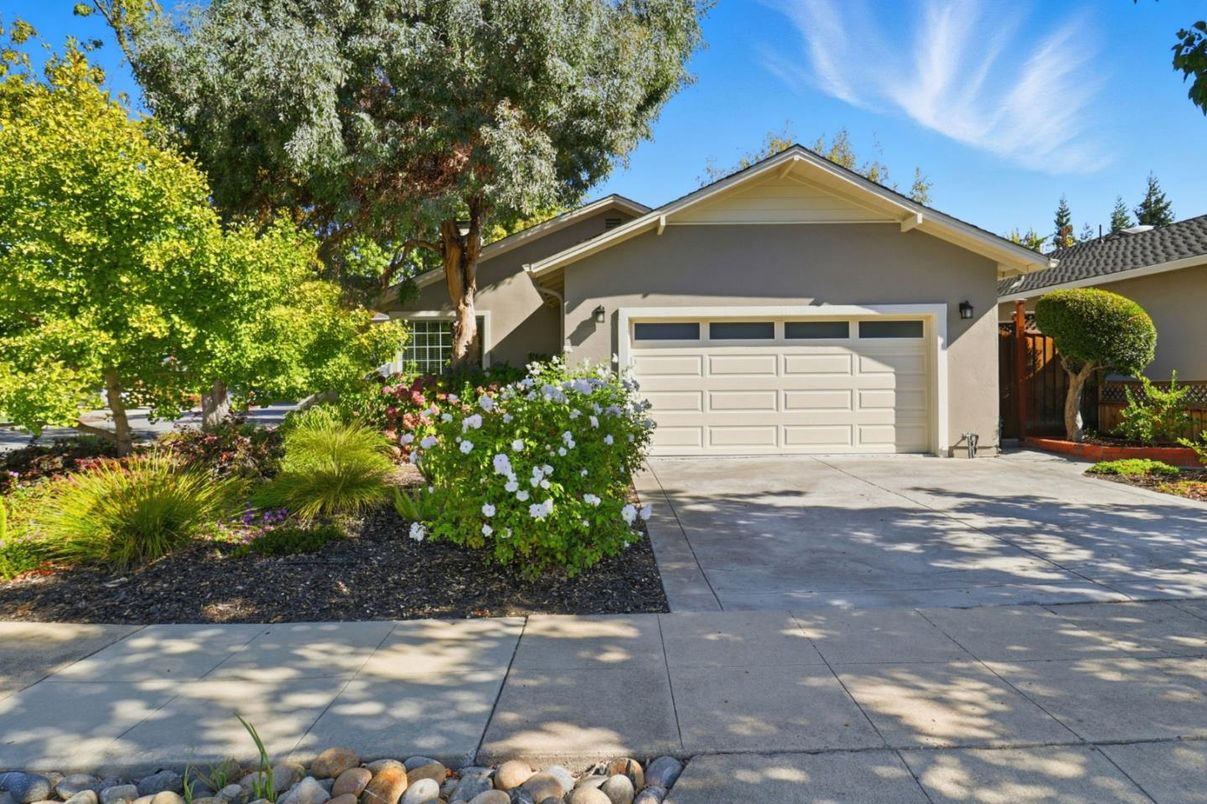 Attached, Exterior, Facade, American Craftsman