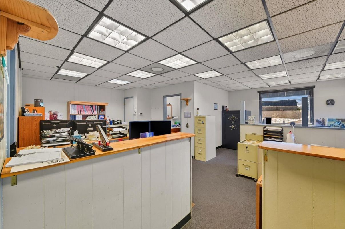 Home Office, Interior