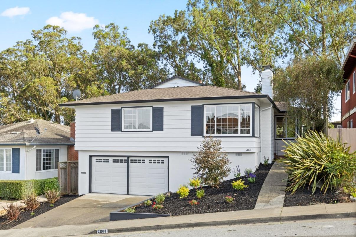 Attached, Exterior, Facade, Split Level