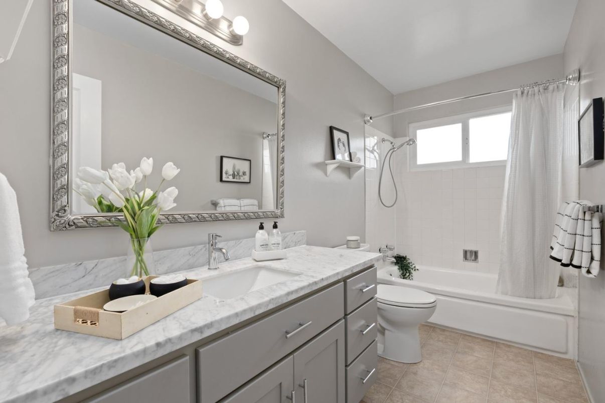 Bathroom, Dual Sink Vanities, Interior