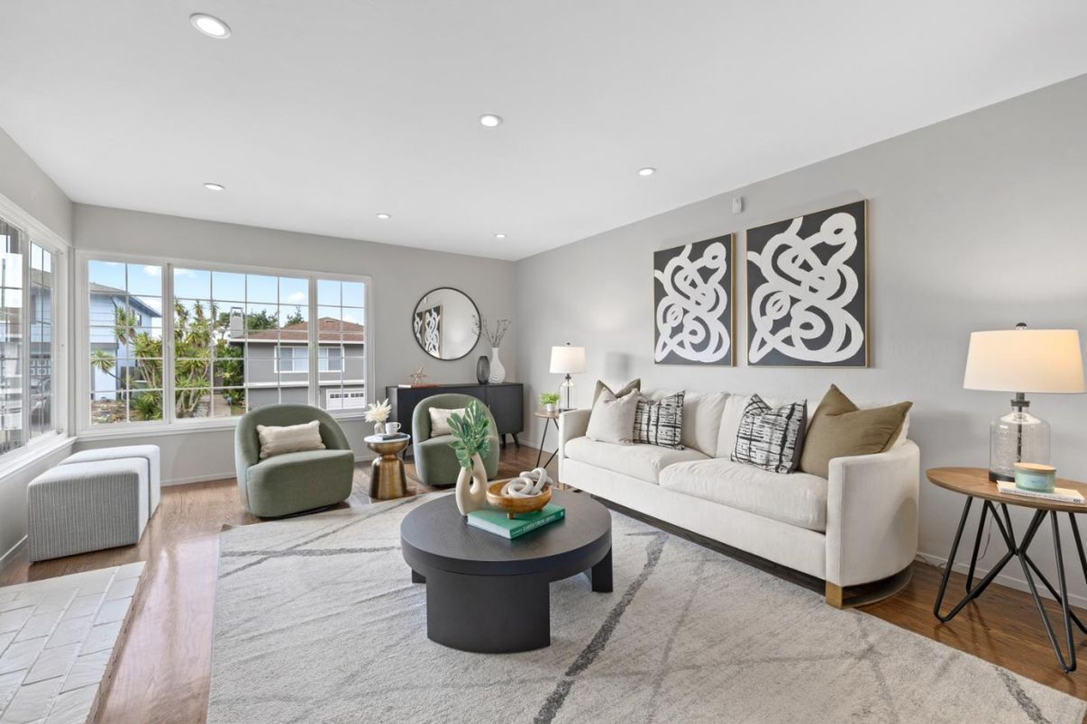 Interior, Living room, Recessed Lighting, Wood Texture Flooring