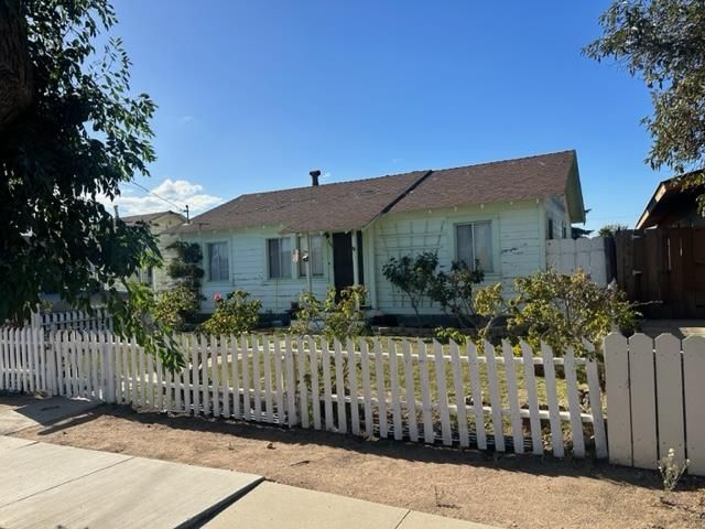 Backyard, Exterior, Facade, Ranch