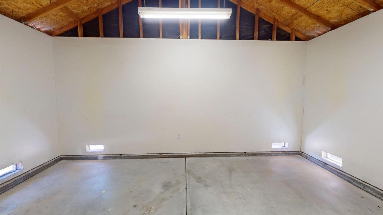 Empty room, Interior, Wooden Beams