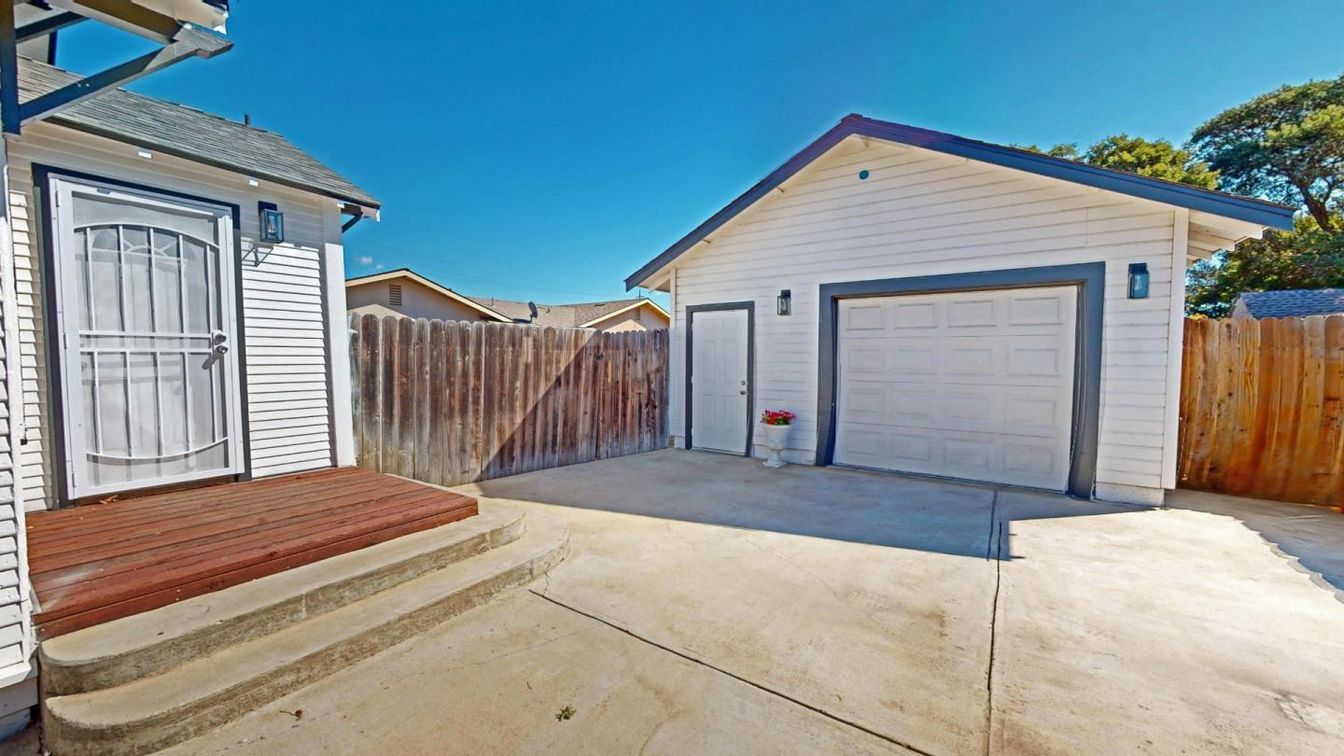 Detached Garage, Exterior