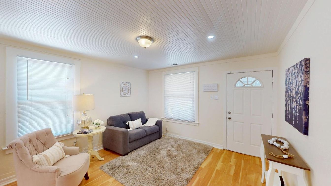 Interior, Living room, Recessed Lighting, Wood Texture Flooring