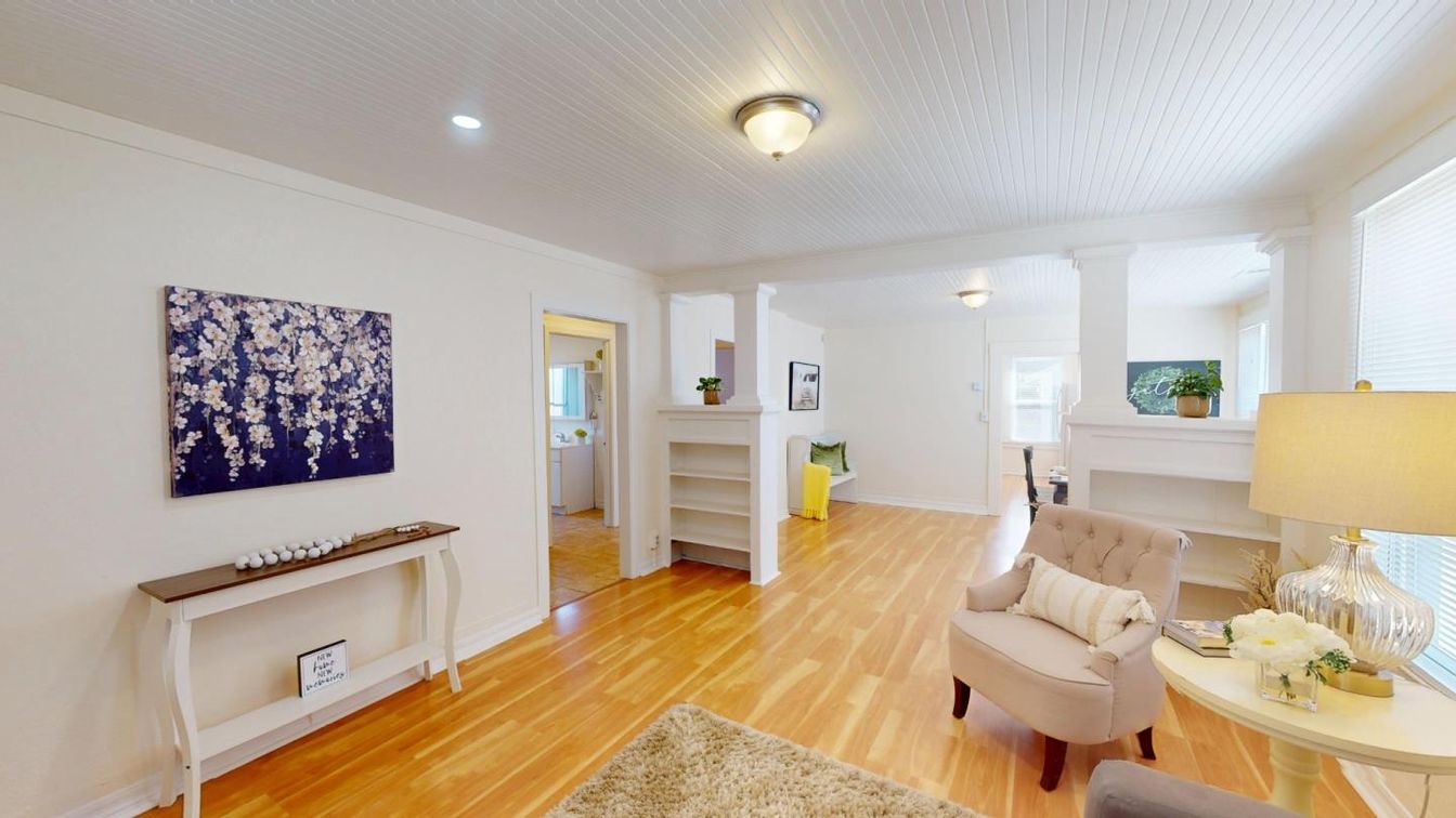 Interior, Recessed Lighting, Wood Texture Flooring