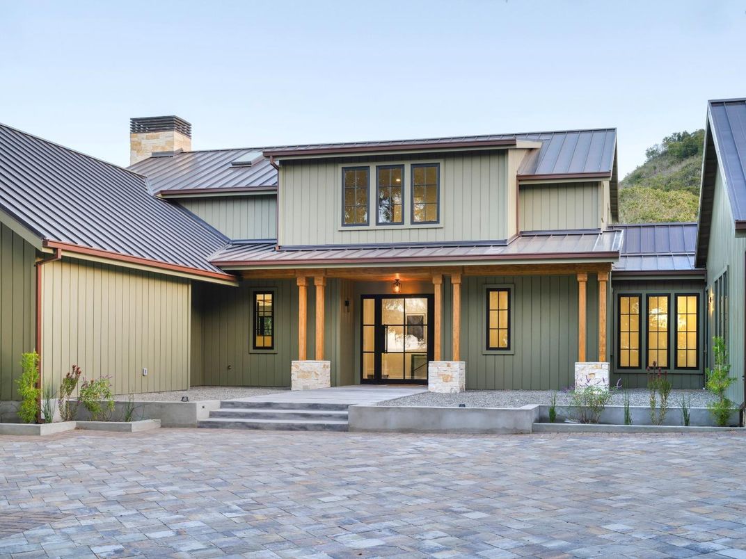 Exterior, Facade, Farmhouse