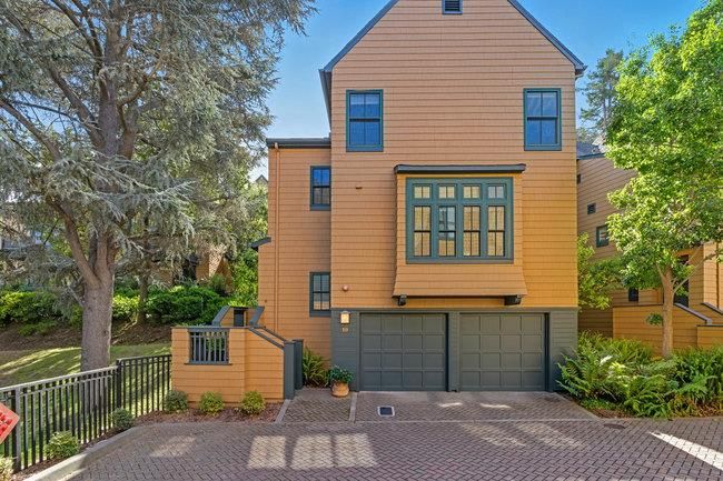 Attached, Exterior, Facade, Rowhouse