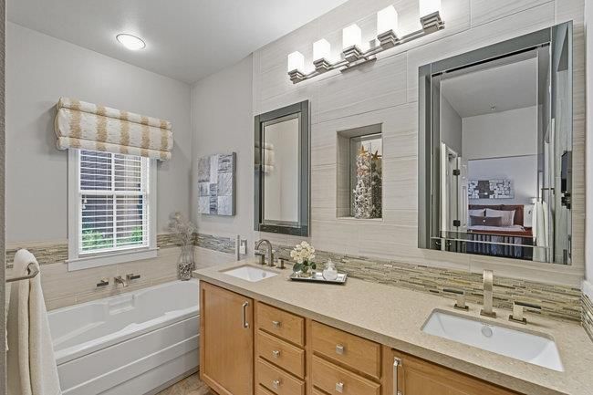 Bathroom, Dual Sink Vanities, Interior, Recessed Lighting